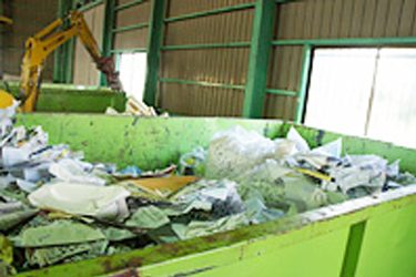 回収したゴミや不用品は適正かつ厳正な処理を行います。